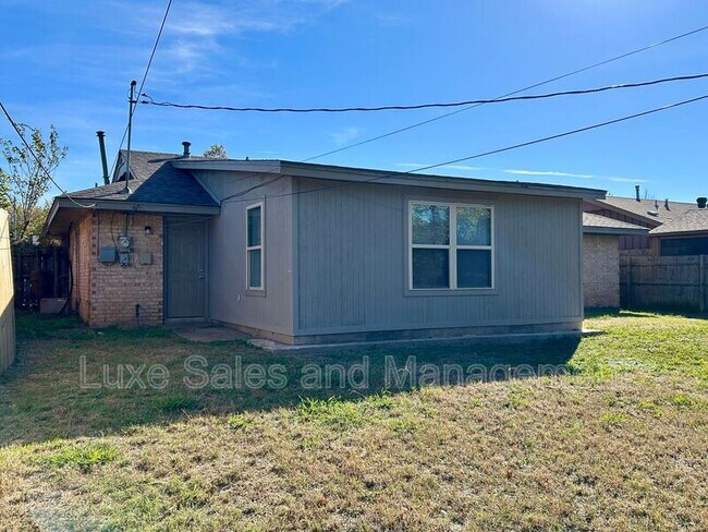 Building Photo - 605 Moraine Ave