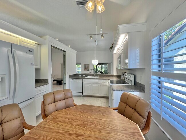 Building Photo - 10756 Bahama Palm Way