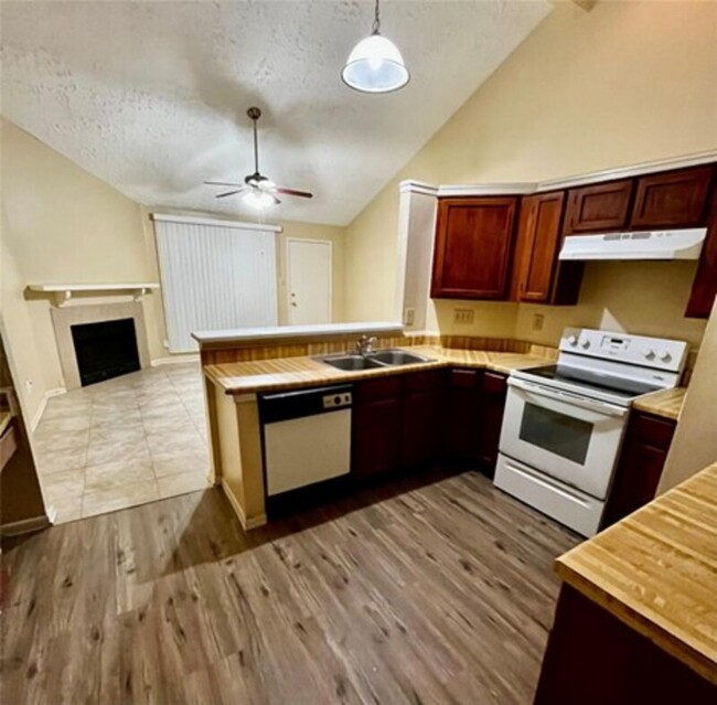 Building Photo - 3830 Westheimer Pl Dr