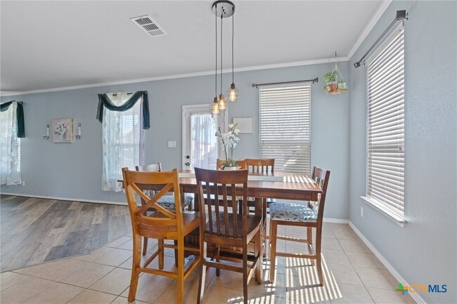 Building Photo - 2108 Scott Dr