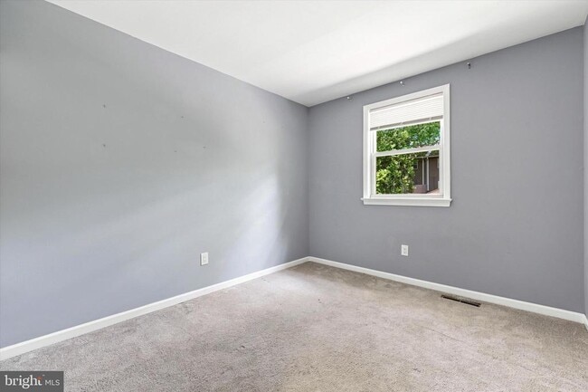 Building Photo - 106 Woodside Cir