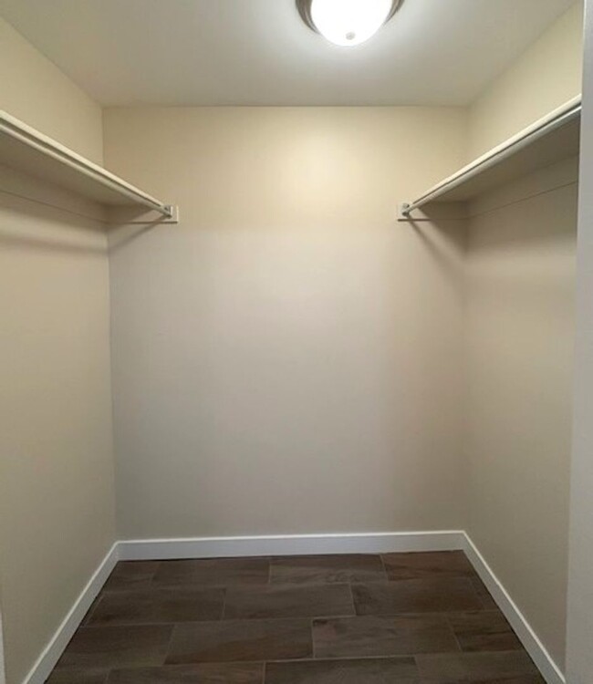 Building Photo - 4 Bedroom Townhome at Three Fountains in M...