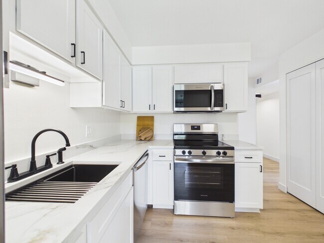 Building Photo - 4525 Blackhawk Ln