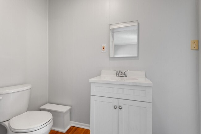 Building Photo - **Available 06/12/2026** 3Bed/1.5Bath Cozy & Convenient in Durham NC!