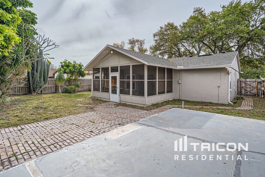 Building Photo - 7841 Shadow Run Dr
