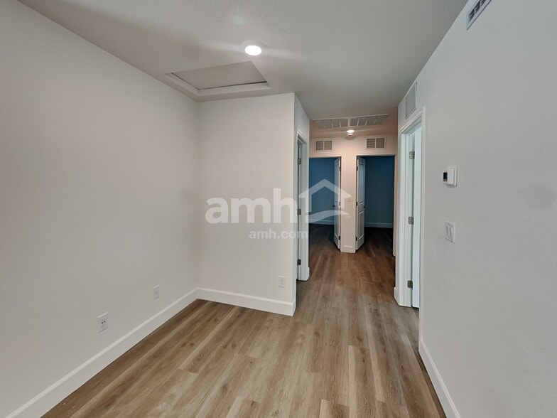 Building Photo - 6428 Marthas Vineyard Ave