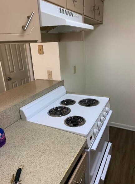 Building Photo - 2353 Jennifer Dr