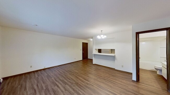 Building Photo - Upper Studio Apartment Available at our Cedar View Apartments