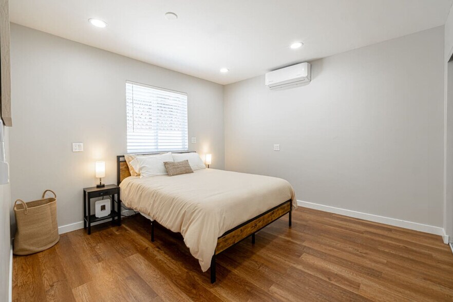 Building Photo - 4349 Oxford St