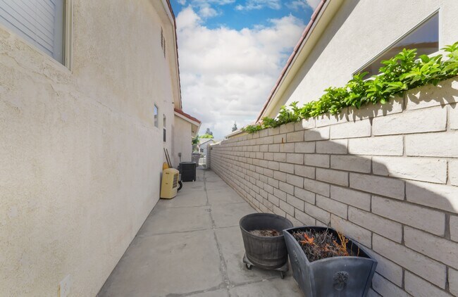 Building Photo - 9802 Bourbon Rose Ct