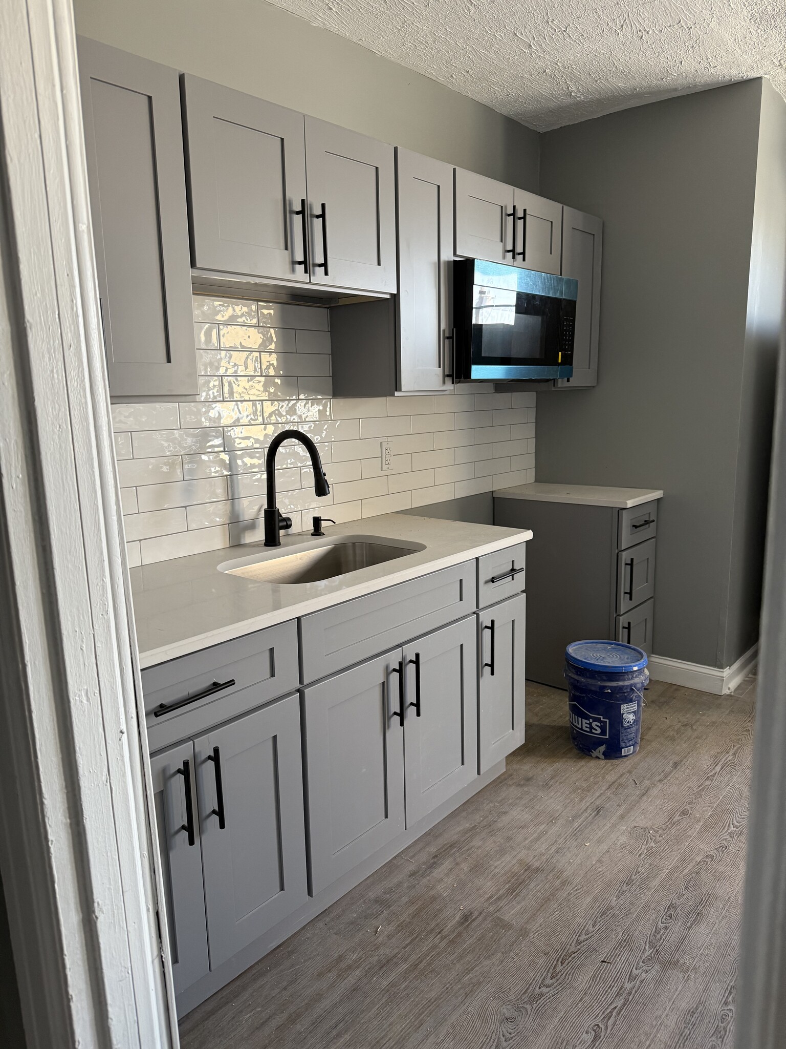 Building Photo - 2517 Island Ave