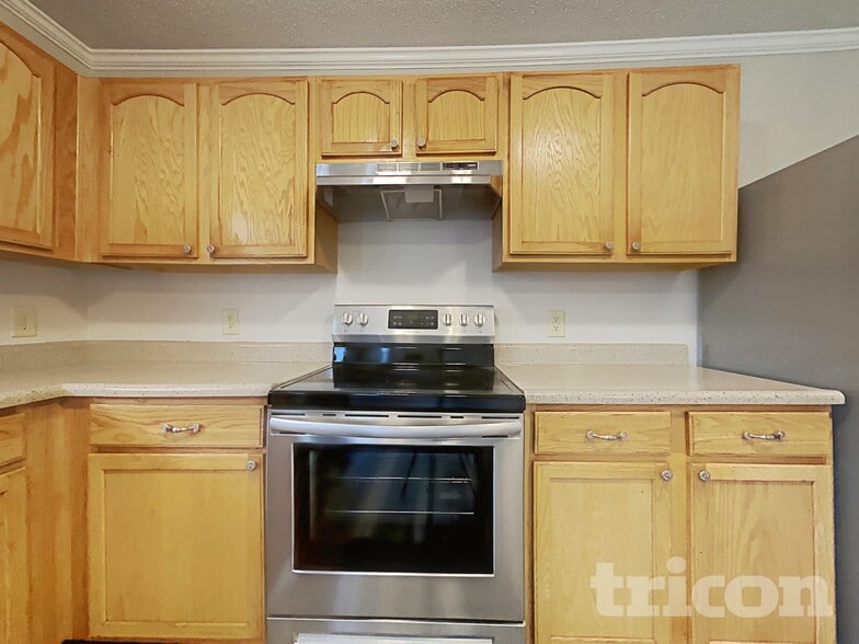 Building Photo - 1618 Howell Dr