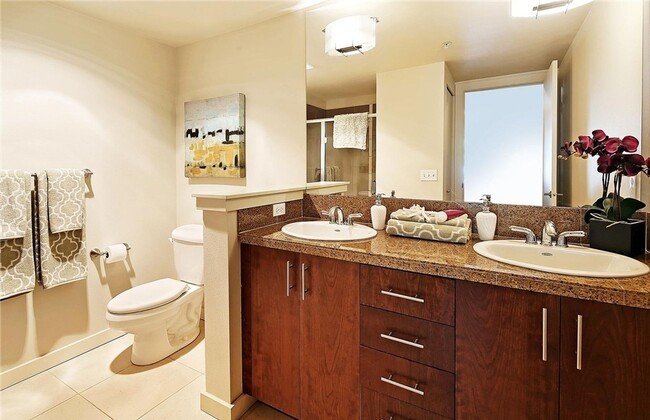 Building Photo - Stunning, Luxe Condo in Ballard! Two Beds ...