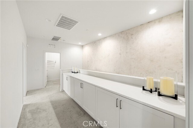 Building Photo - 120 Novel