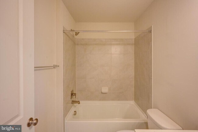 Building Photo - 5059 Silver Oak Dr