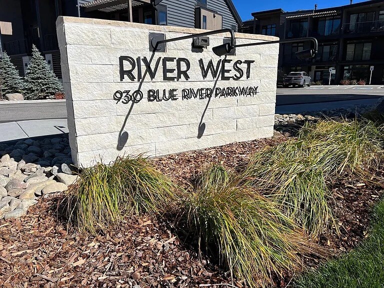 Building Photo - 930 Blue River Pky
