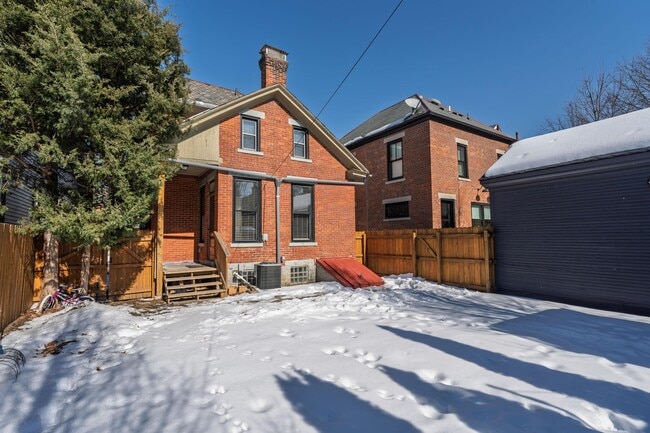 Building Photo - 281 Reinhard Ave