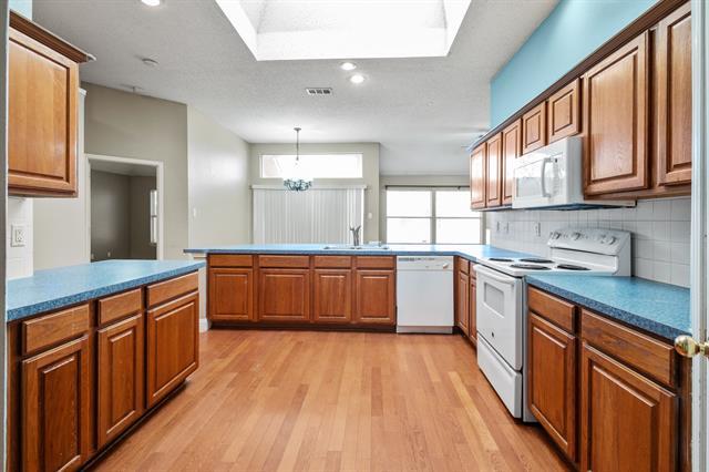 Building Photo - 5636 Creekhollow Dr