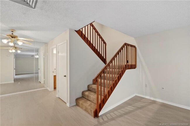 Building Photo - 2930 SW Sunset Trace Cir