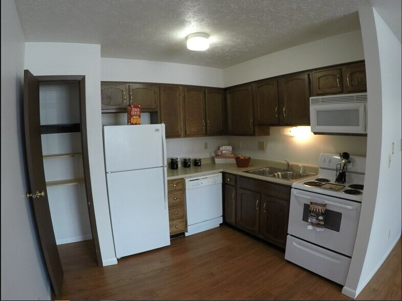 Interior Photo - 238 S Grant St