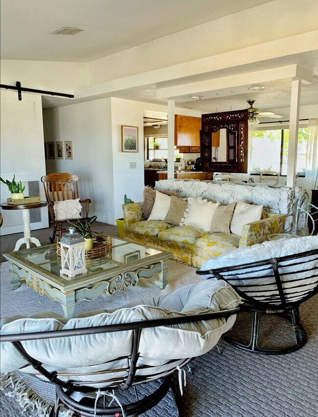 Building Photo - Beautiful BOHO Home Near the National Park