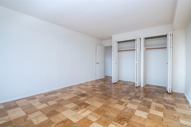 Building Photo - 125 Lake St