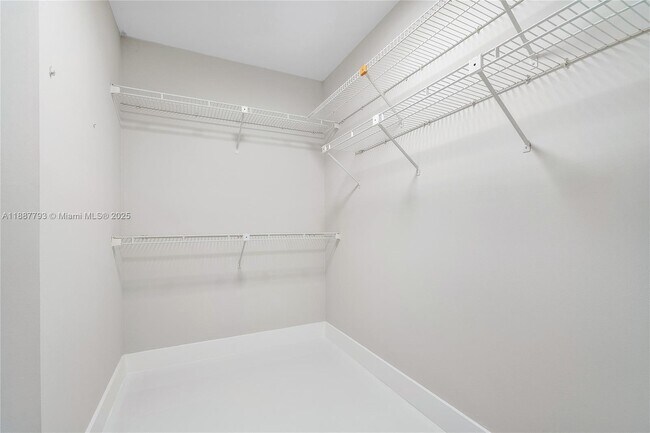Building Photo - 5794 Parkwalk Cir W