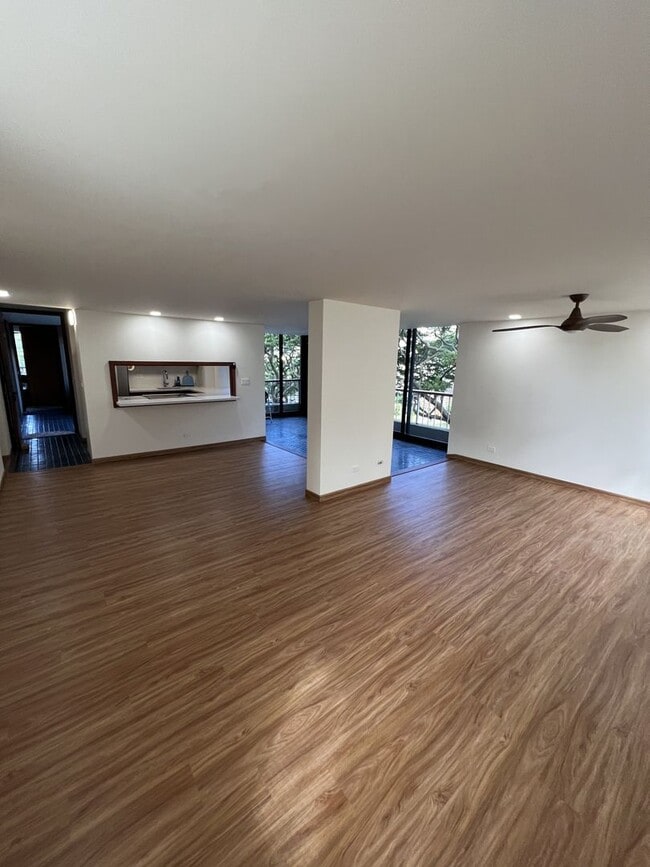 Building Photo - 1521 Punahou St