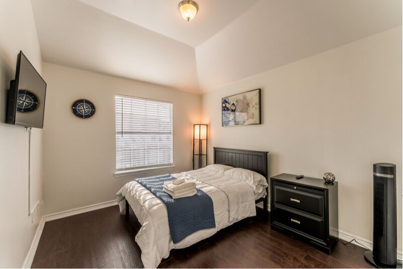 Building Photo - 3974 Fernando Dr