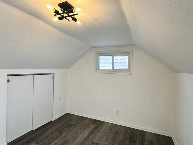 Building Photo - 6022 Clover Ln