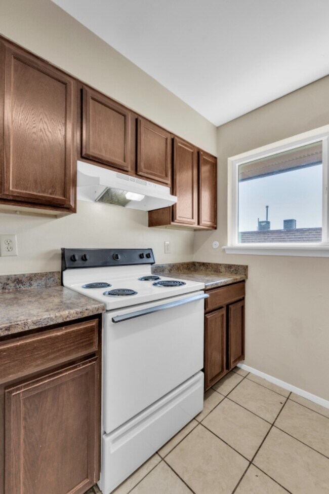 Building Photo - 3300 Hayes Ave