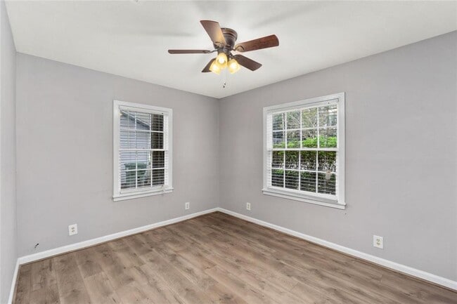 Building Photo - 1110 Woods Dr