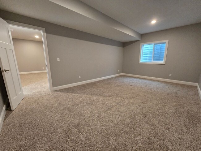 Building Photo - 6 Bedroom Home in Brookridge Estates