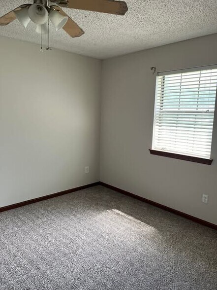 Building Photo - 20239 I 30