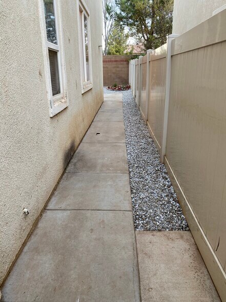 Building Photo - 1648 Rigel St