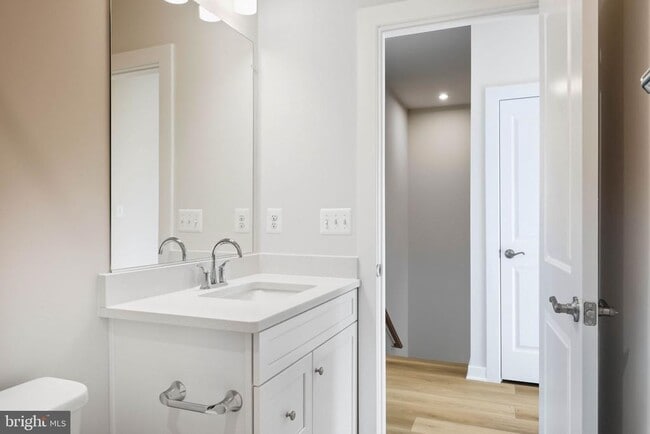 Building Photo - 1017 Venifena Terrace SE