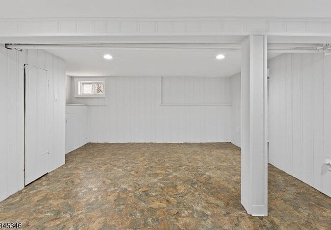 Building Photo - 49 Oakwood Ave