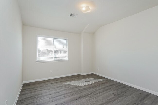 Building Photo - 6223 Brenwood Cir