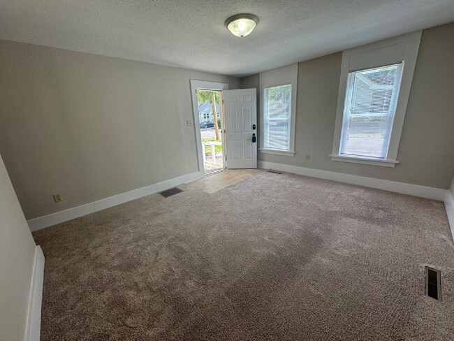 Building Photo - 201 Eastman Ave