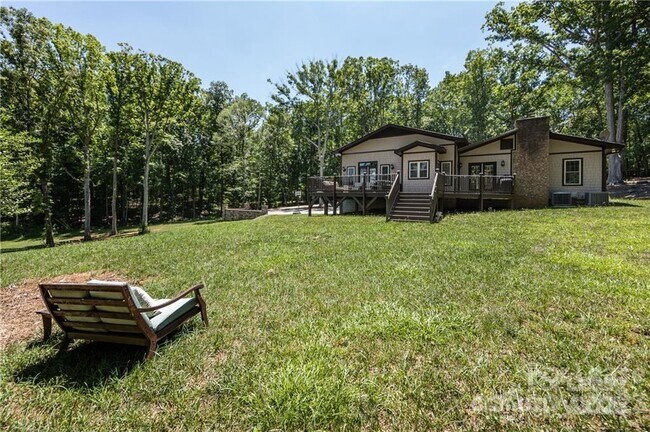 Building Photo - 8511 Viking Dr