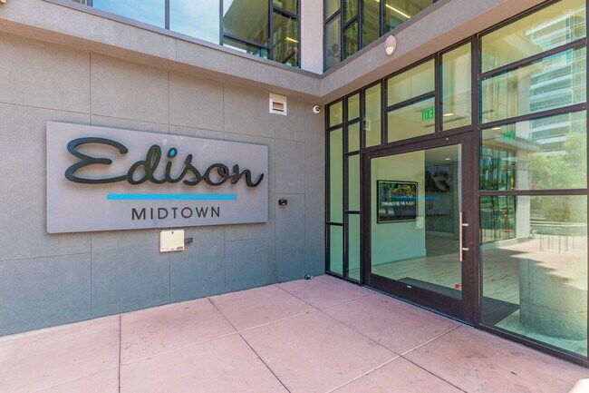 Building Photo - Stunning 2 bedroom with a Den at Edison Midtown!!!  Available June 1st!!!  Like living at a Resor...