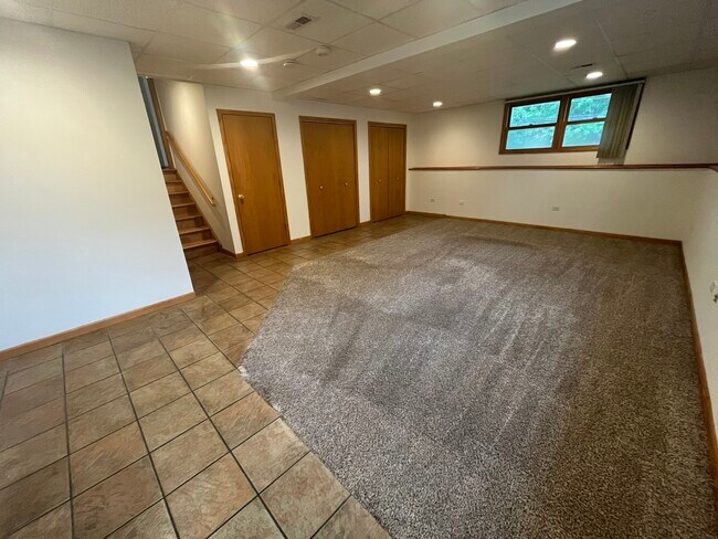 Building Photo - 3S572 Haylett Ave