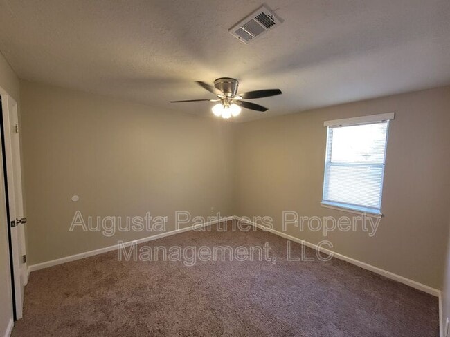 Building Photo - 155 Stoneybrooks Pl