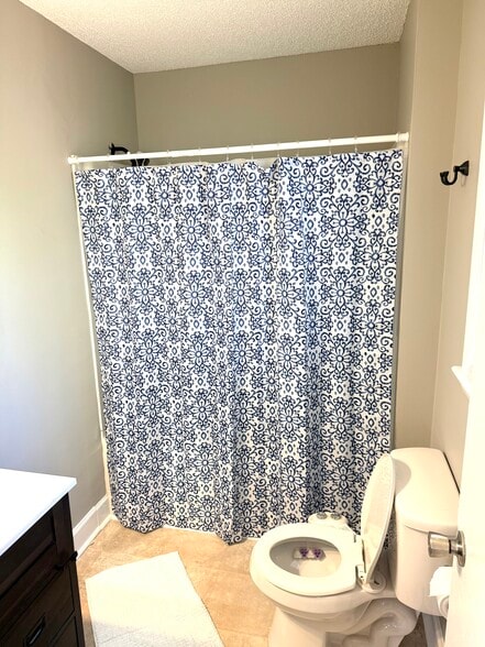 Building Photo - 758 Amber Dr