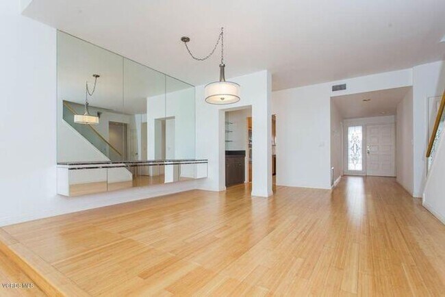 Building Photo - Marina del Rey Resort Style Living