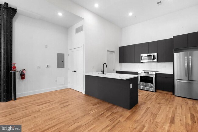 Building Photo - 1221 N 4th St