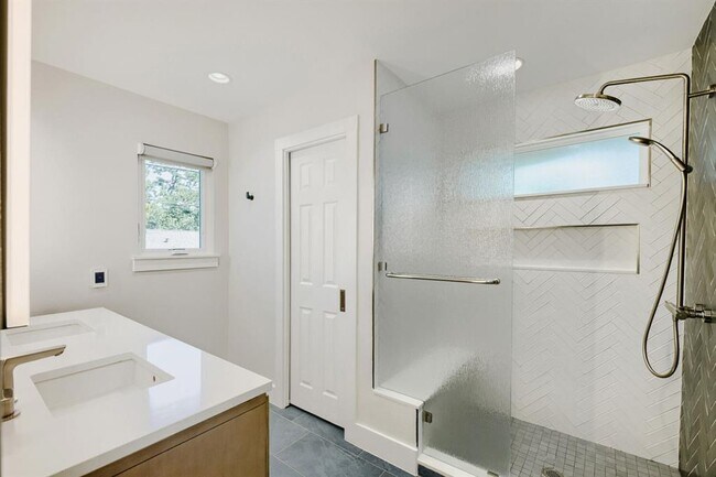 Building Photo - 5503 Wellington Dr