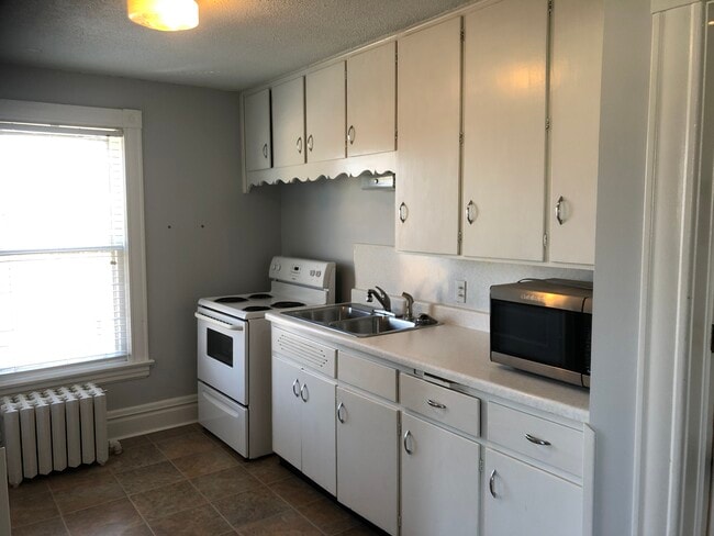 Building Photo - 416 La Salle Ave