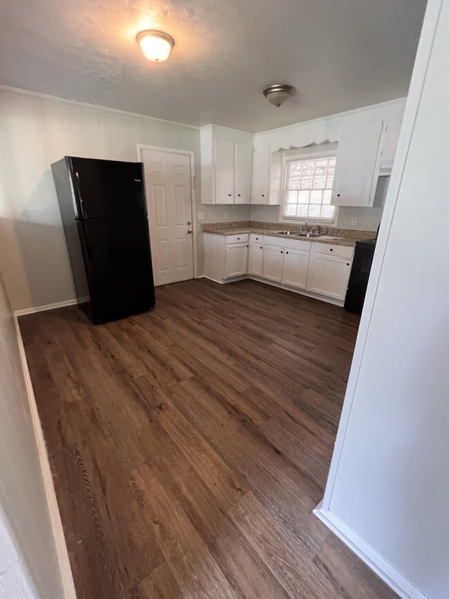 Building Photo - 106 Whiteoak Cir