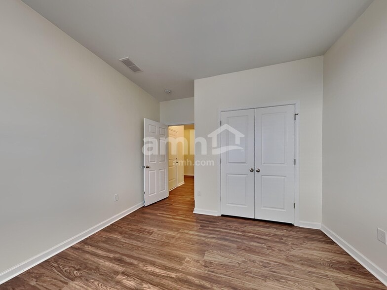 Building Photo - 123 Orion Way